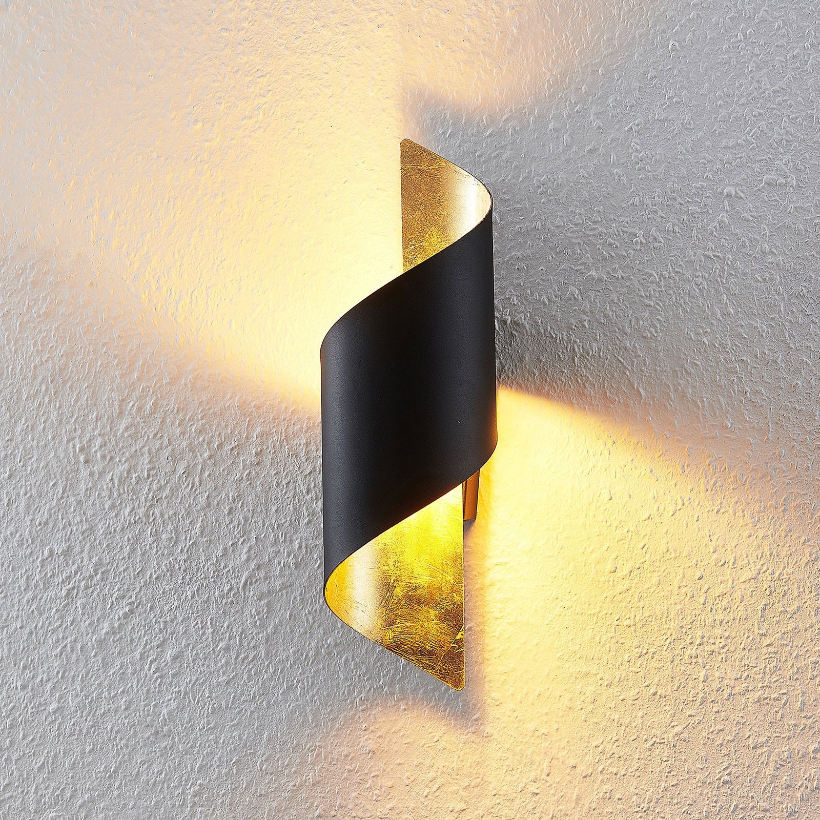 Candeeiro de parede Lindby Desirio, preto/dourado, 35 cm, metal