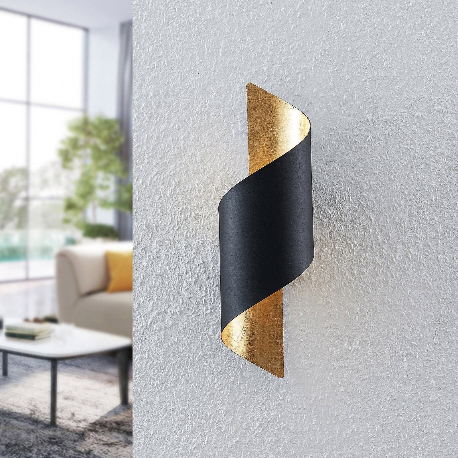 Candeeiro de parede Lindby Desirio, preto/dourado, 35 cm, metal
